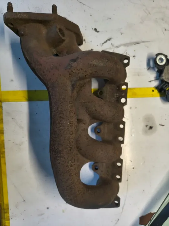 VW Passat B5 Pakoputken keräin 1.8T OEM 058253033A image 2