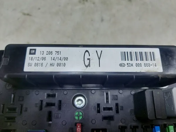 Módulo Caja de Fusibles OEM 13206751 para Opel Astra H image 4