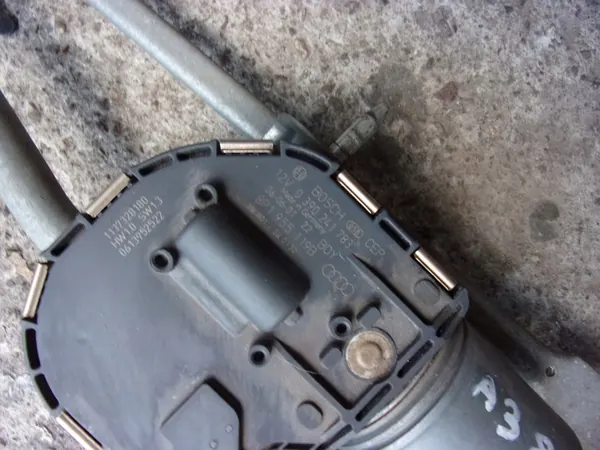 Scheibenwischermotor + Mechanismus vorne Audi A3 8P image 2