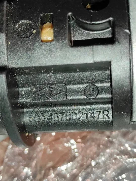 Dacia Sandero 2016 Sytytyskytkin OEM 487002147R image 3