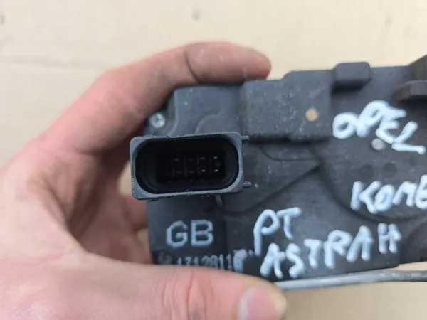 Bakre Höger Dörrlås 13128116 GB 5 Pin Opel Astra H image 3