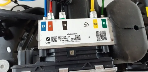 BMW X5 G05 bakluftfjädringskompressor OEM 6878492 image 7