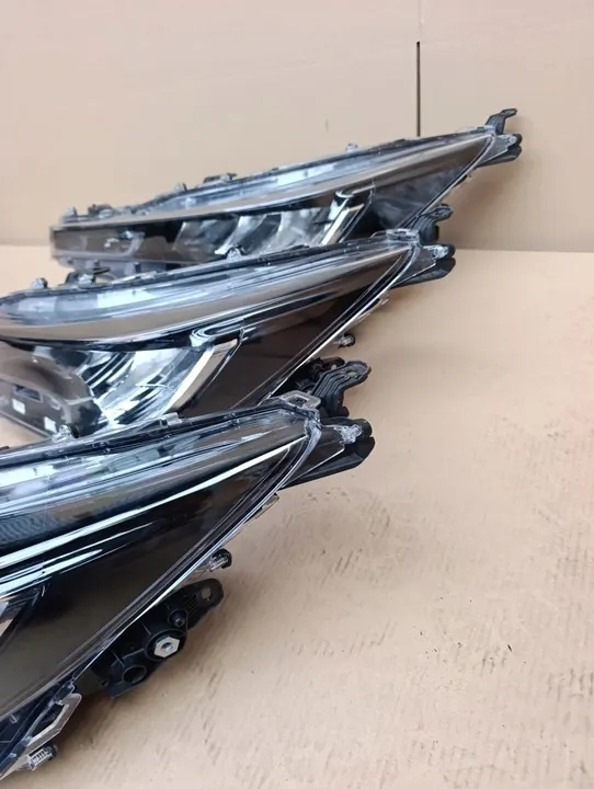 Farol esquerdo Toyota Corolla E21 2019-2025 HB,Kombi OEM image 3