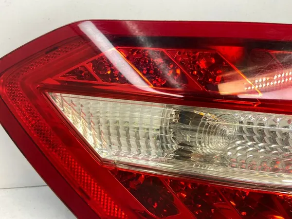 MERCEDES E-KLASSE LINKER ACHTERLICHT A2129066601 image 4