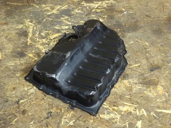 AUDI A3 8P GOLF VI GTI Oljepanna 06J103600E image 2