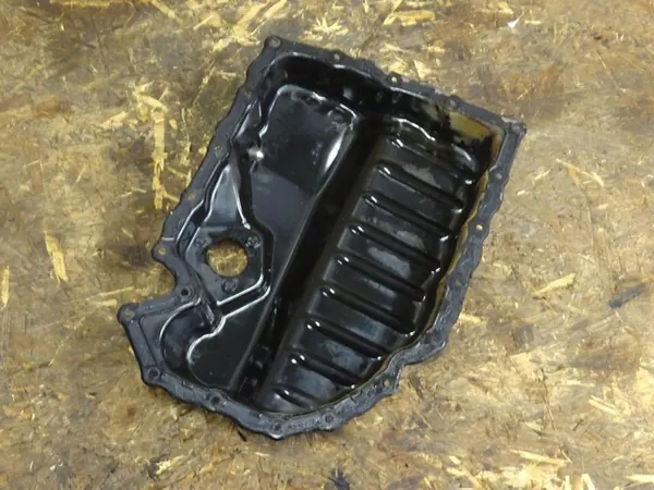 AUDI A3 8P GOLF VI GTI Oljepanna 06J103600E image 3