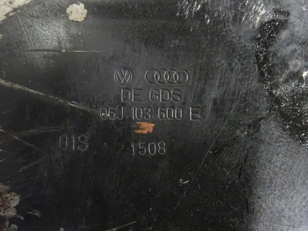 AUDI A3 8P GOLF VI GTI Oljepanna 06J103600E image 4