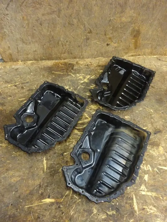 AUDI A3 8P GOLF VI GTI Oljepanna 06J103600E image 6