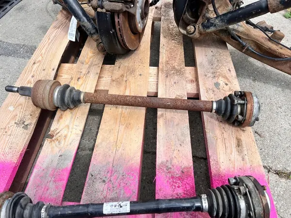 VOLKSWAGEN TRANSPORTER T6 Bakaxel Vänster/Höger 7E0501201B image 3