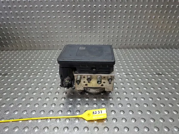 Pompe ABS Unité de Commande OEM S25154877 Mazda 3 BM image 2