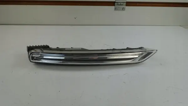 Porsche OE LED Blinker DRL 7P5941182 - Gebraucht image 2