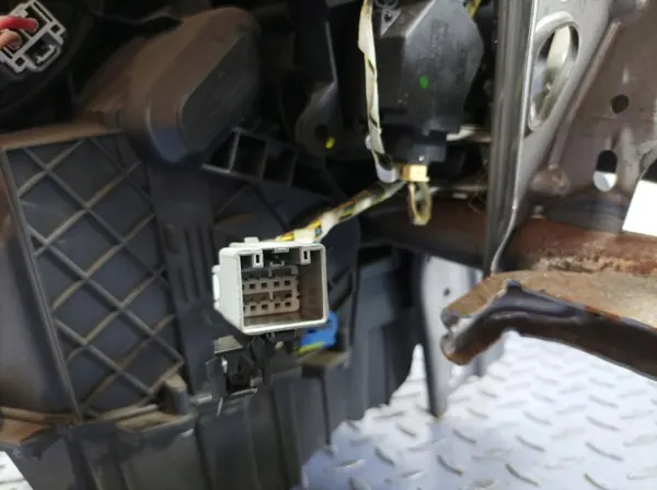 Volvo V40 II lämmityspuhaltimen runko OEM 31291318 image 10