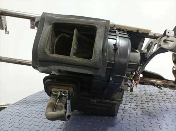 Volvo V40 II lämmityspuhaltimen runko OEM 31291318 image 8