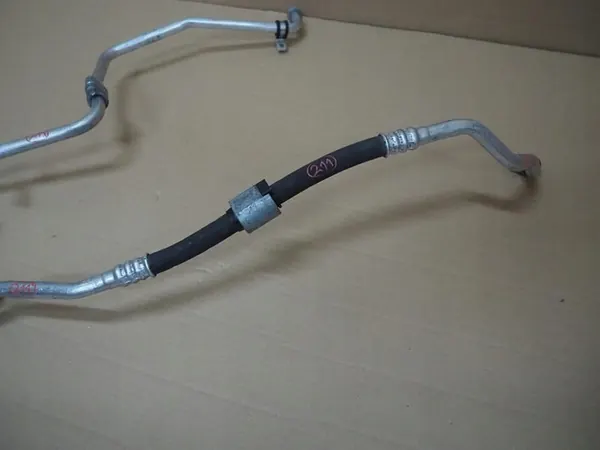AC Hose Dacia Sandero I 1.4 8V OEM image 2