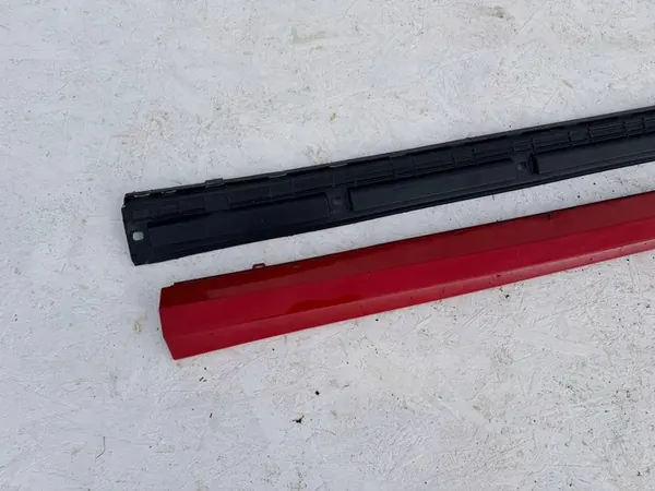 Audi A3 S3 8V Left Side Sill Red 8V5853859 image 2
