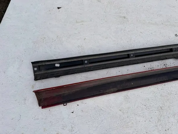 Audi A3 S3 8V Left Side Sill Red 8V5853859 image 6
