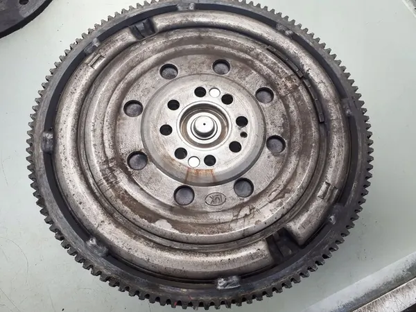 Volante de Dupla Massa Audi A8 D2 2.5 TDI 059141117E image 8