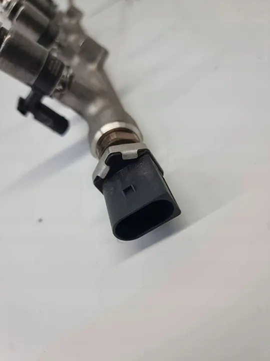 Kraftstoffleitung Volkswagen Golf VIII 04C906054B image 2