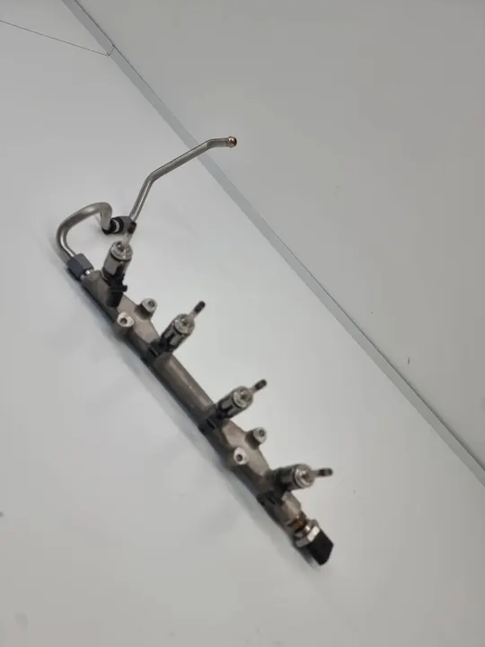 Kraftstoffleitung Volkswagen Golf VIII 04C906054B image 3