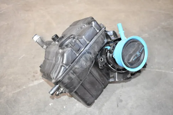 Mercedes-Benz A1675009900 555 reservoir gebruikt image 3