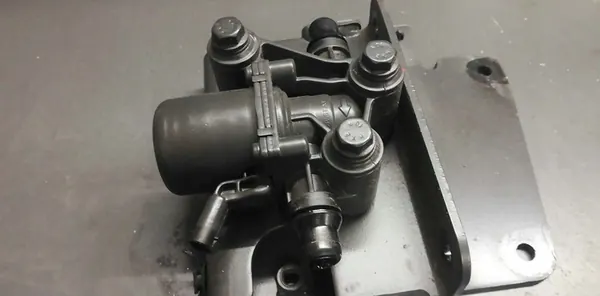 Vanne de chauffage AdBlue Mercedes Vario Axor Atego image 6