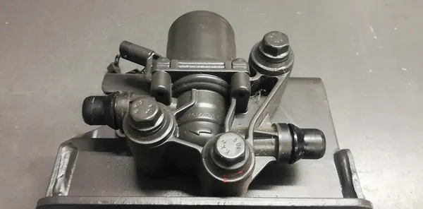 Vanne de chauffage AdBlue Mercedes Vario Axor Atego image 7