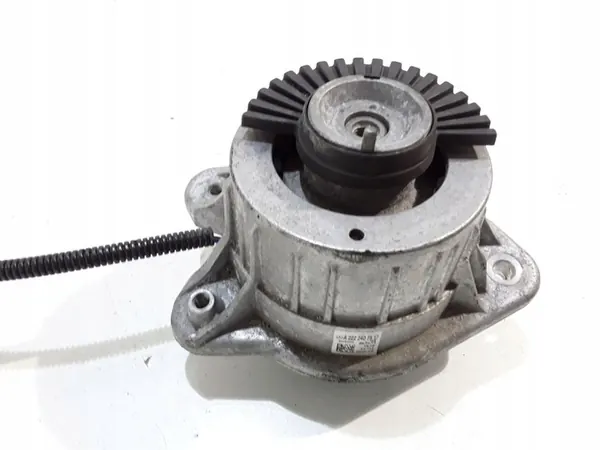 Mercedes-Benz S W222 2016 Engine Mounting Bracket image 4