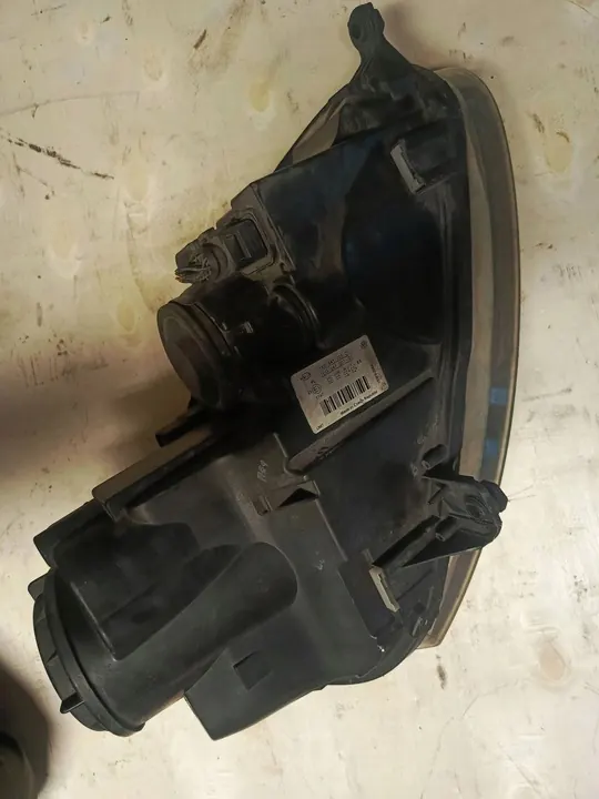 Vasen etuvalaisin VW Golf V image 3