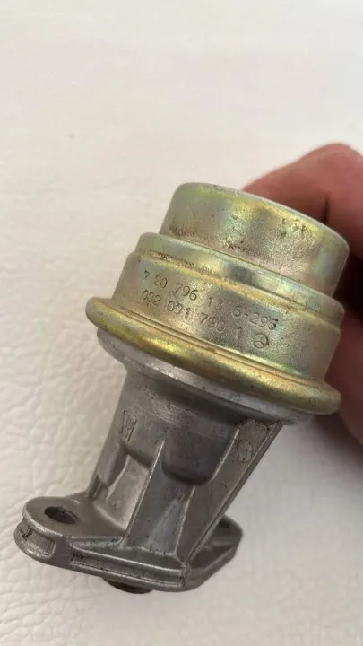 Pompe à carburant Mercedes E W124 OEM 0020917901 image 4
