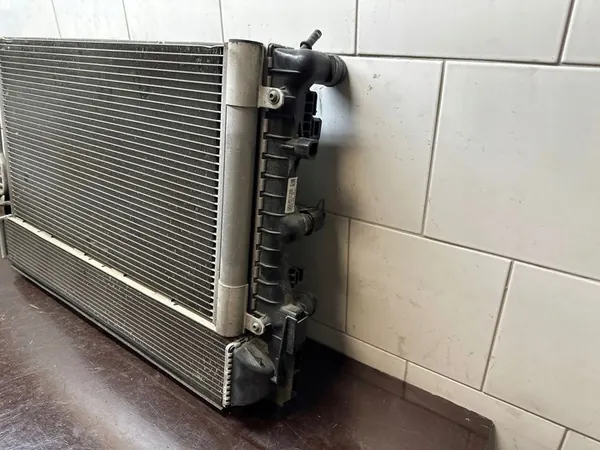 Radiador de agua VW Audi Skoda Seat 6R0121253A image 6