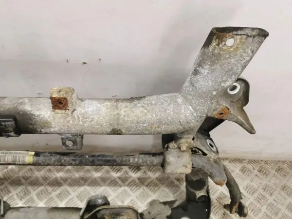 Mercedes-Benz C W204 Voorste hulpframe OEM A2043230765 image 5