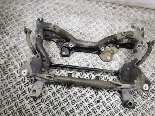 Mercedes-Benz C W204 Voorste hulpframe OEM A2043230765 image 6