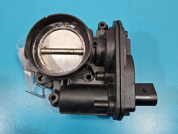 Corpo de borboleta Skoda Octavia IV 1.5 TSI (DXDA) OEM 04E133062S image 2