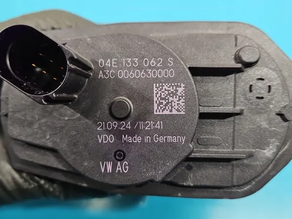 Corpo de borboleta Skoda Octavia IV 1.5 TSI (DXDA) OEM 04E133062S image 8