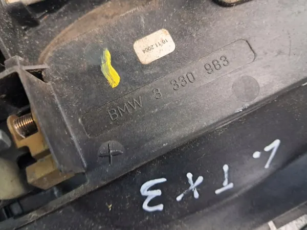 Suporte maçaneta porta traseira esquerda OEM 8 330 983 image 3