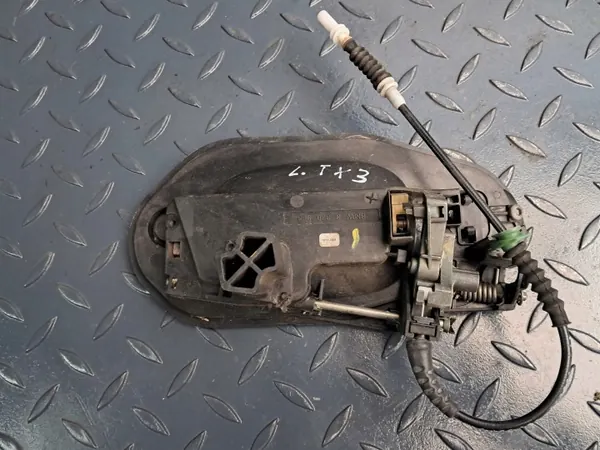 Suporte maçaneta porta traseira esquerda OEM 8 330 983 image 4
