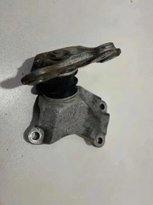 BMW Vaihteiston tuki OEM 6861570 3.0L 2019 image 2