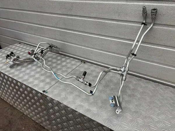 Conducto Hidráulico Amortiguador Rivian R1T OEM C100043837 image 3