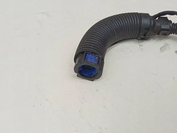 Audi A4 B8 AdBlue-rör OEM 8K0131984S - Begagnad image 4