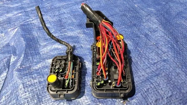 Connecteur Prise Boîte à Fusibles OEM 1K0937701B image 2