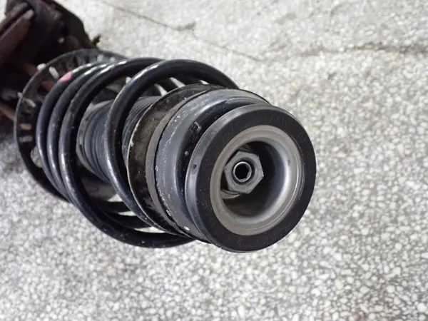 OEM 6C0413031AN Linker Achsschenkel Skoda Fabia III image 3