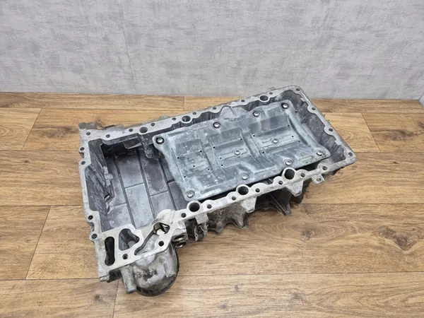 BMW N63B44B 4.4i Oljetunna Komplett F01 F02 F06 F07 F10 F12 image 6