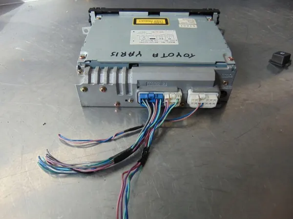 Radio CD d'origine OEM 86120-52390 pour Toyota Yaris I image 5