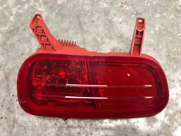 Feu antibrouillard arrière gauche Peugeot 5008 image 1