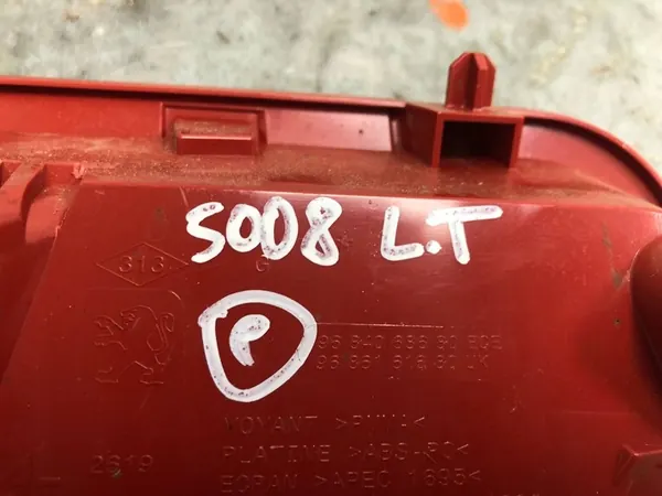 Feu antibrouillard arrière gauche Peugeot 5008 image 5