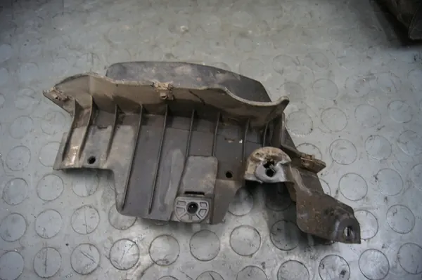 VW Touareg III Right Rear Wheel Arch 760810970C image 2