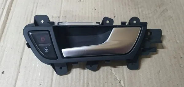 Poignée intérieure droite arrière Audi A4 OEM 8K0837020B image 2