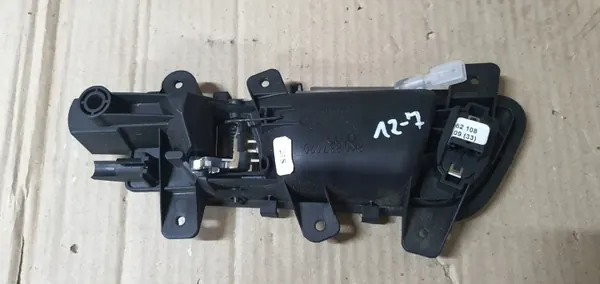 Poignée intérieure droite arrière Audi A4 OEM 8K0837020B image 4