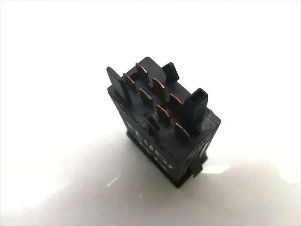 Audi A4 Gevarenlichtschakelaar 1998 Sedan 8D0941509D image 3