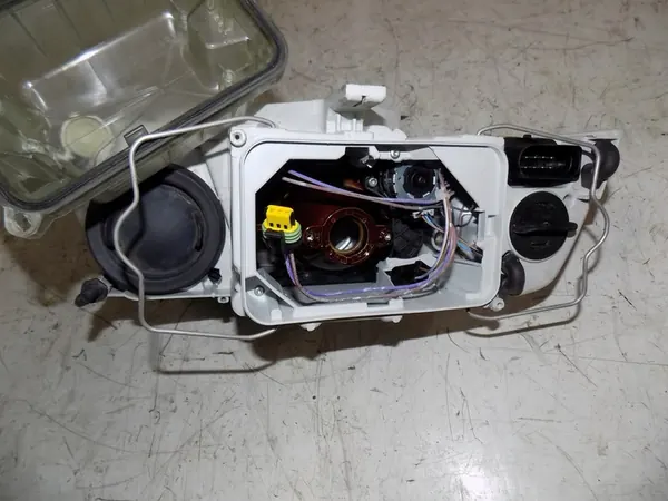 SKODA OCTAVIA II RS Xenonlamppu Vasemmalle 1Z1941017N image 7